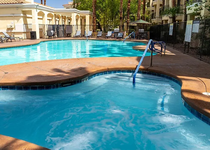 Club De Soleil All-SuiteAirport Hotel